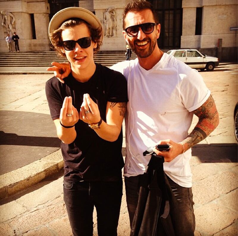 galleries/2013/05/26/harry-styles-jessica-alba-more-celebrity-twitter-pictures-photos/130520-twitpics-stiles_rcw6xc