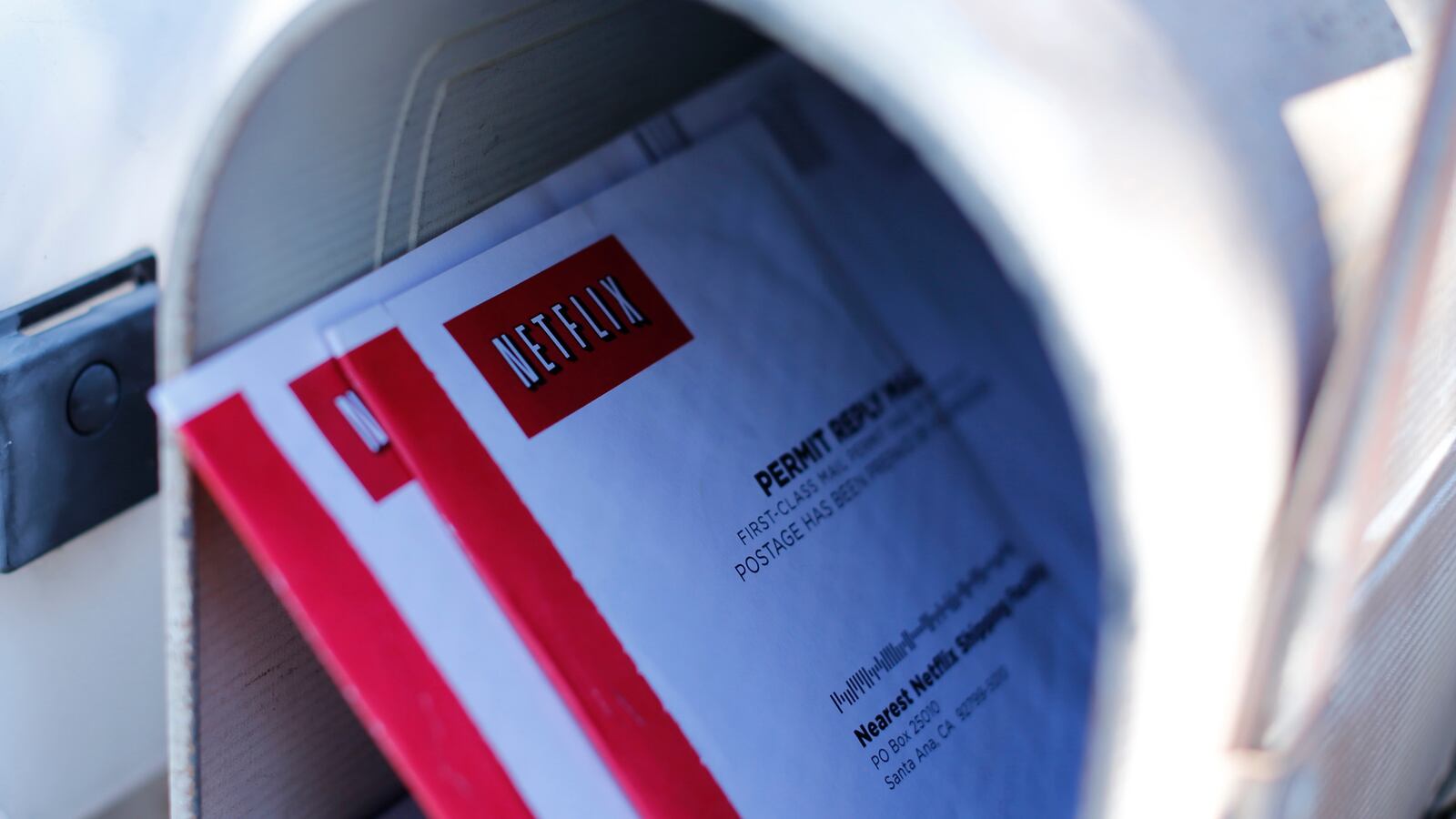 cheats/2014/09/15/netflix-strikes-deal-to-enter-france/140915-netflix-cheat_mibmz8