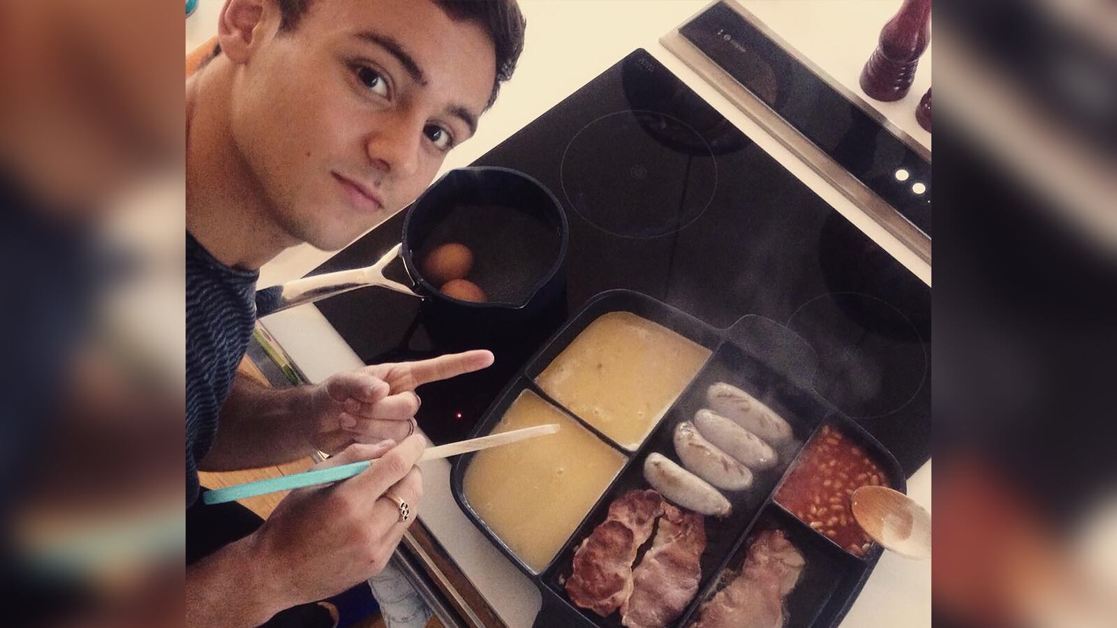 articles/2016/01/07/new-year-new-food-porn-insanity/160106-teeman-food-insanity-tease_mg9gzd