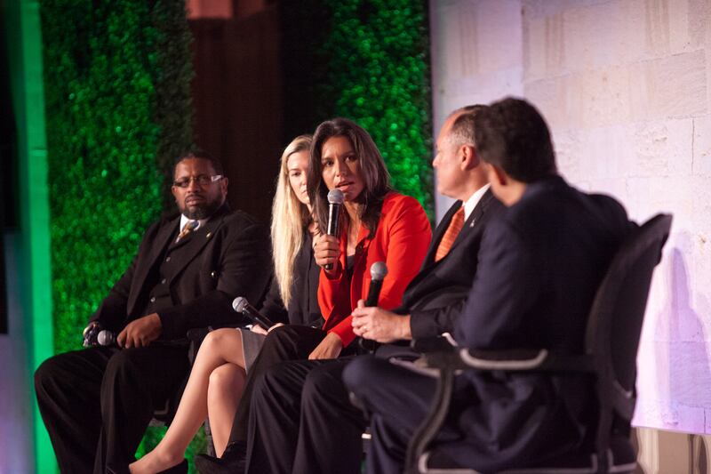 galleries/2013/10/10/highlights-of-the-heroes-summit-photos/131010-hero-summit8_drnxwx