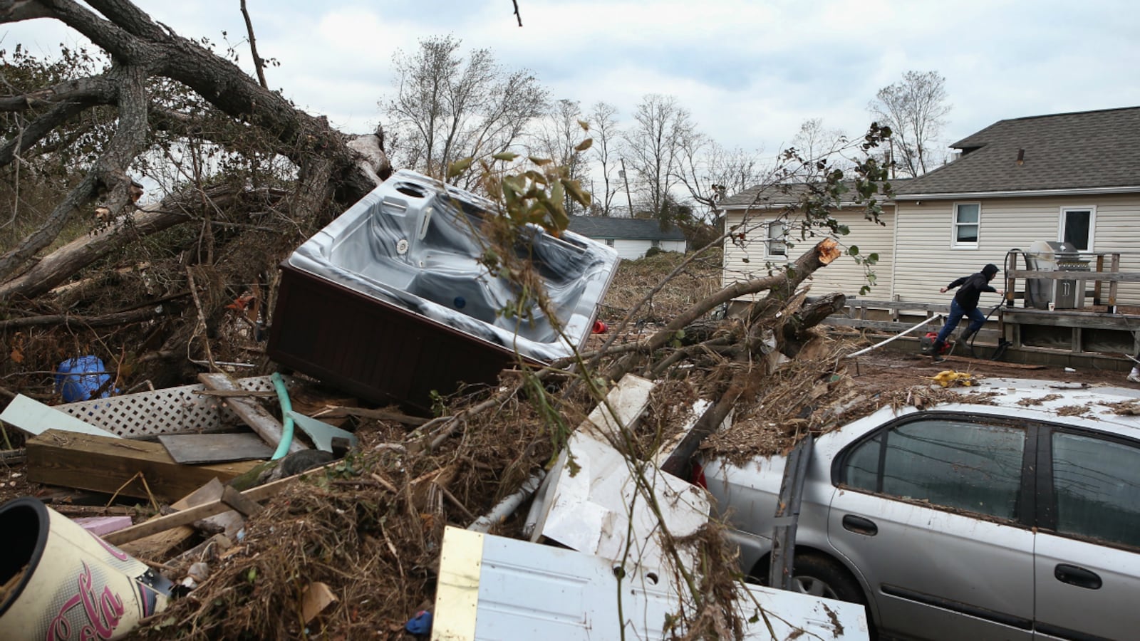 cheats/2012/11/01/storm-s-u-s-death-toll-hits-90/hurricane-sandy-death-toll-reaches-90_sbscgc