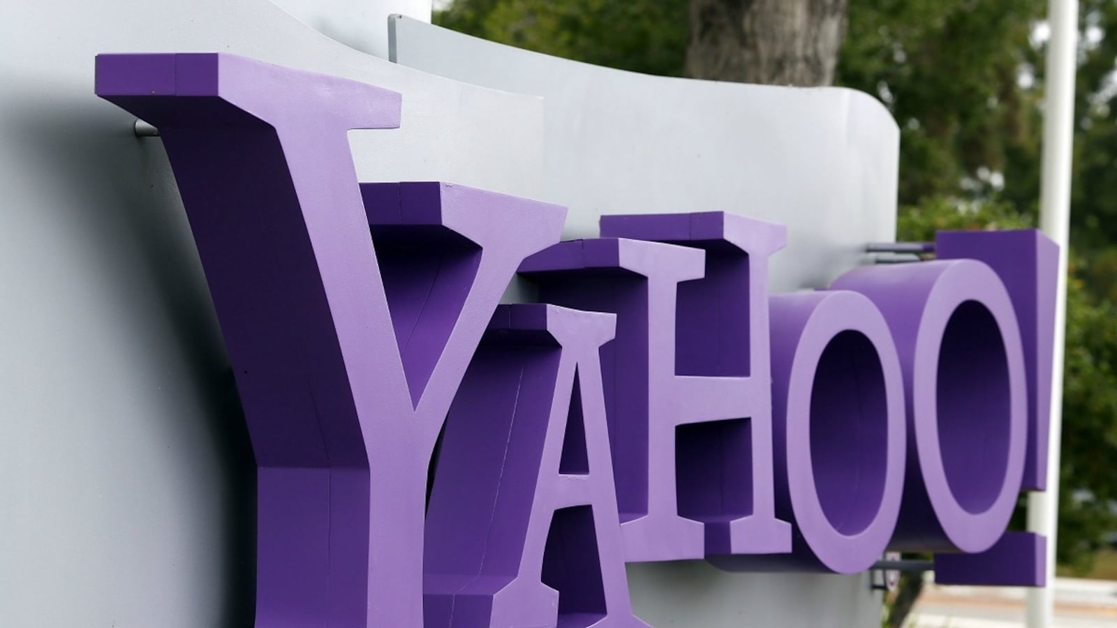 cheats/2013/02/22/yahoo-bans-working-remotely/yahoo-office-cheat_nsngq2