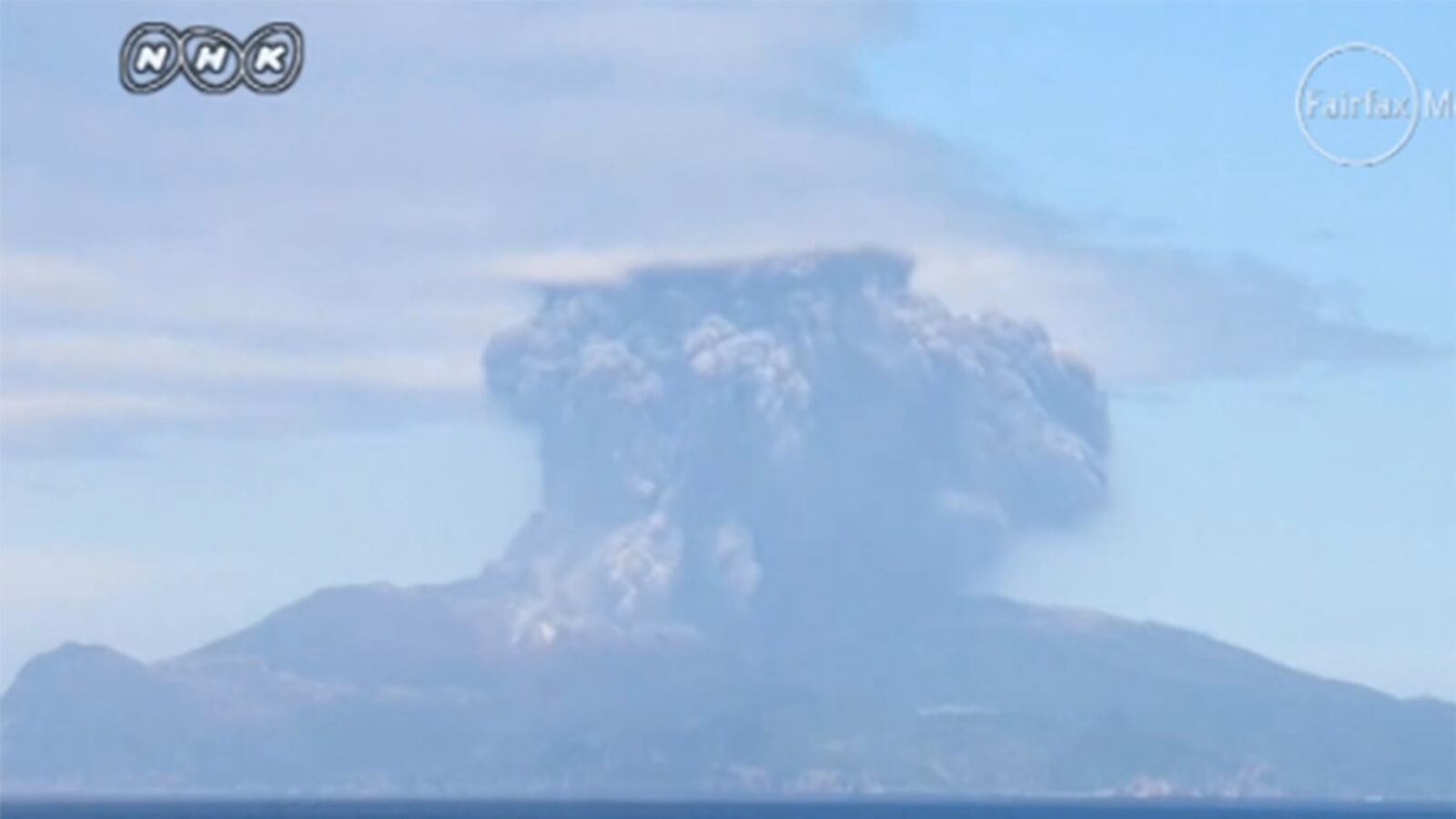 cheats/2015/05/28/japan-s-mount-shindake-volcano-erupts/150529-volcano-cheat_wjlwzh