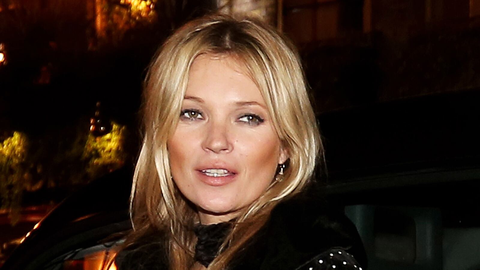 cheats/2015/06/07/disruptive-kate-moss-kicked-off-plane/140806-kate-moss-bieber-cheat_a1ahwp