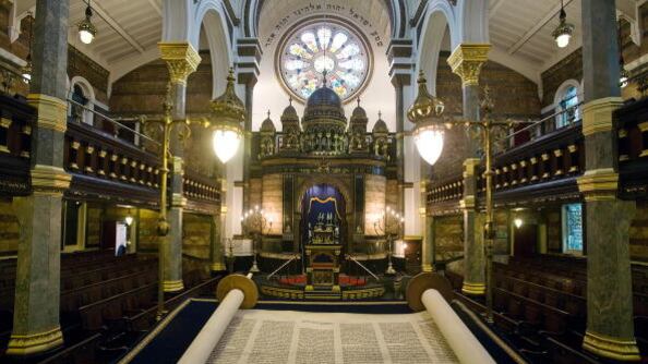 articles/2012/10/10/finding-members-of-the-tribe/london-synagogue-openz_jmkfch