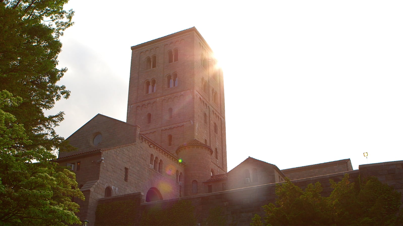 videos/2015/06/29/transport-to-a-different-time-and-place-at-the-cloisters/150630-land-rover-cloisters-tease_nkyf0n