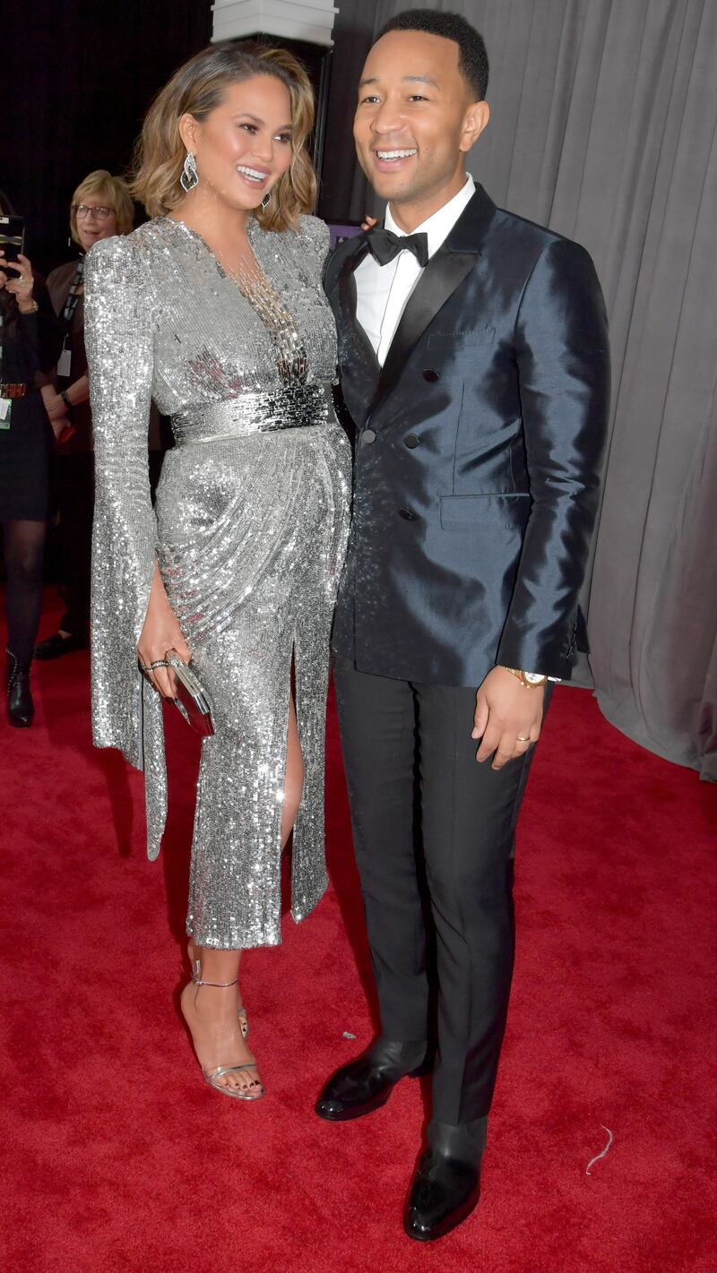 180128-grammys-red-carpet-chrissy-john_xne4bt