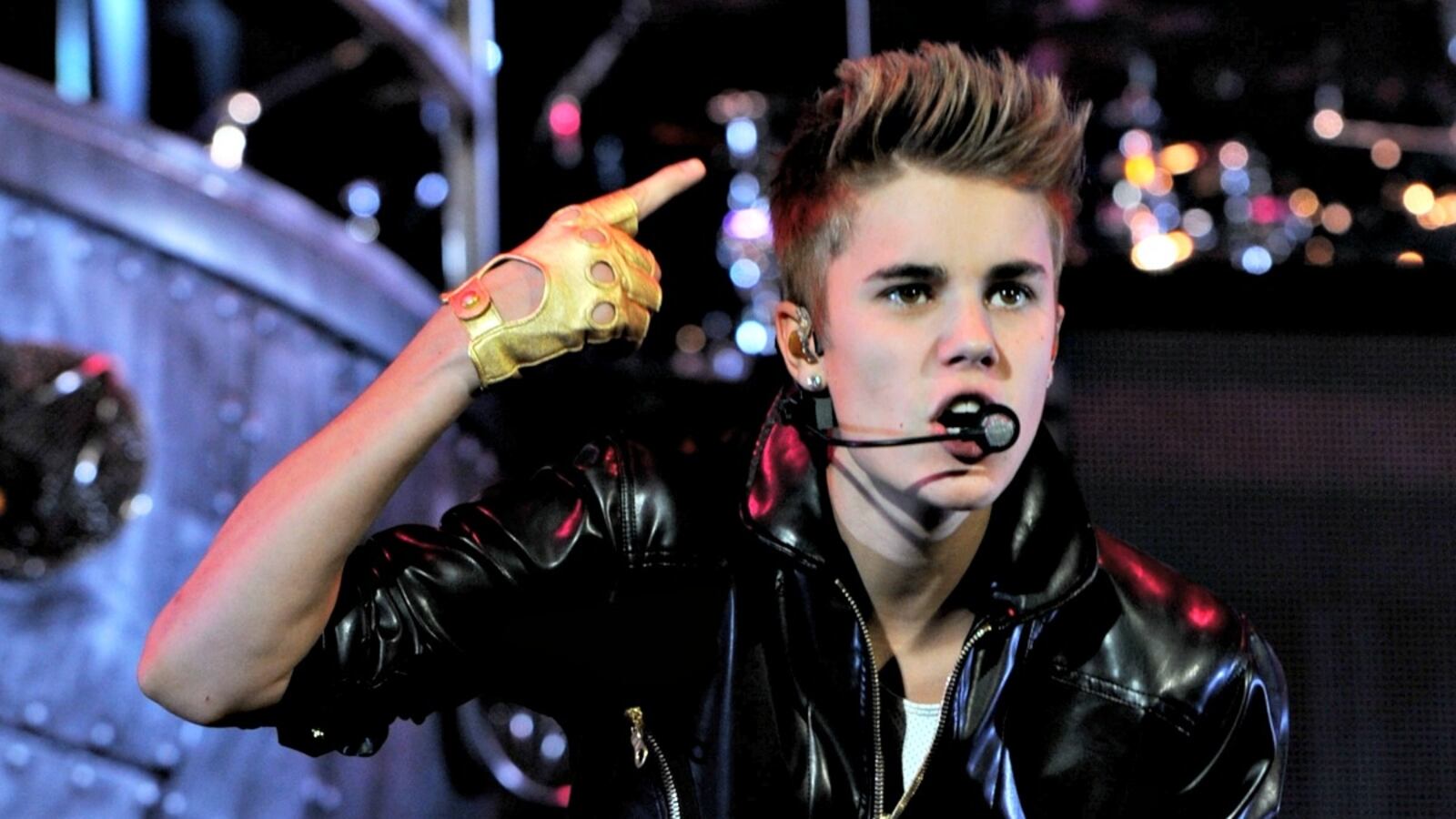 cheats/2012/10/10/bieber-s-personal-footage-stolen/bieber-video-stolen-cs_vf86rf