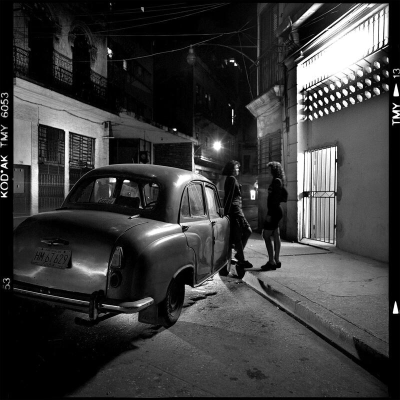 galleries/2016/01/03/cuba-s-wild-private-life/161216-Waiting-for-their-dad-14_djfpnj