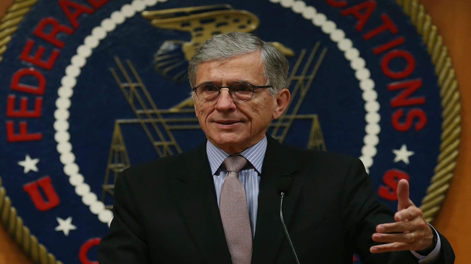 cheats/2014/11/12/fcc-chair-breaks-with-obama-over-internet/141112-tom-wheeler-cheat_pwnwx9