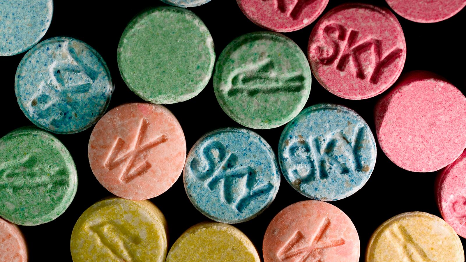 cheats/2015/04/13/wesleyan-expells-2-in-molly-drug-arrest0/140712-molly-tease_nfowfc