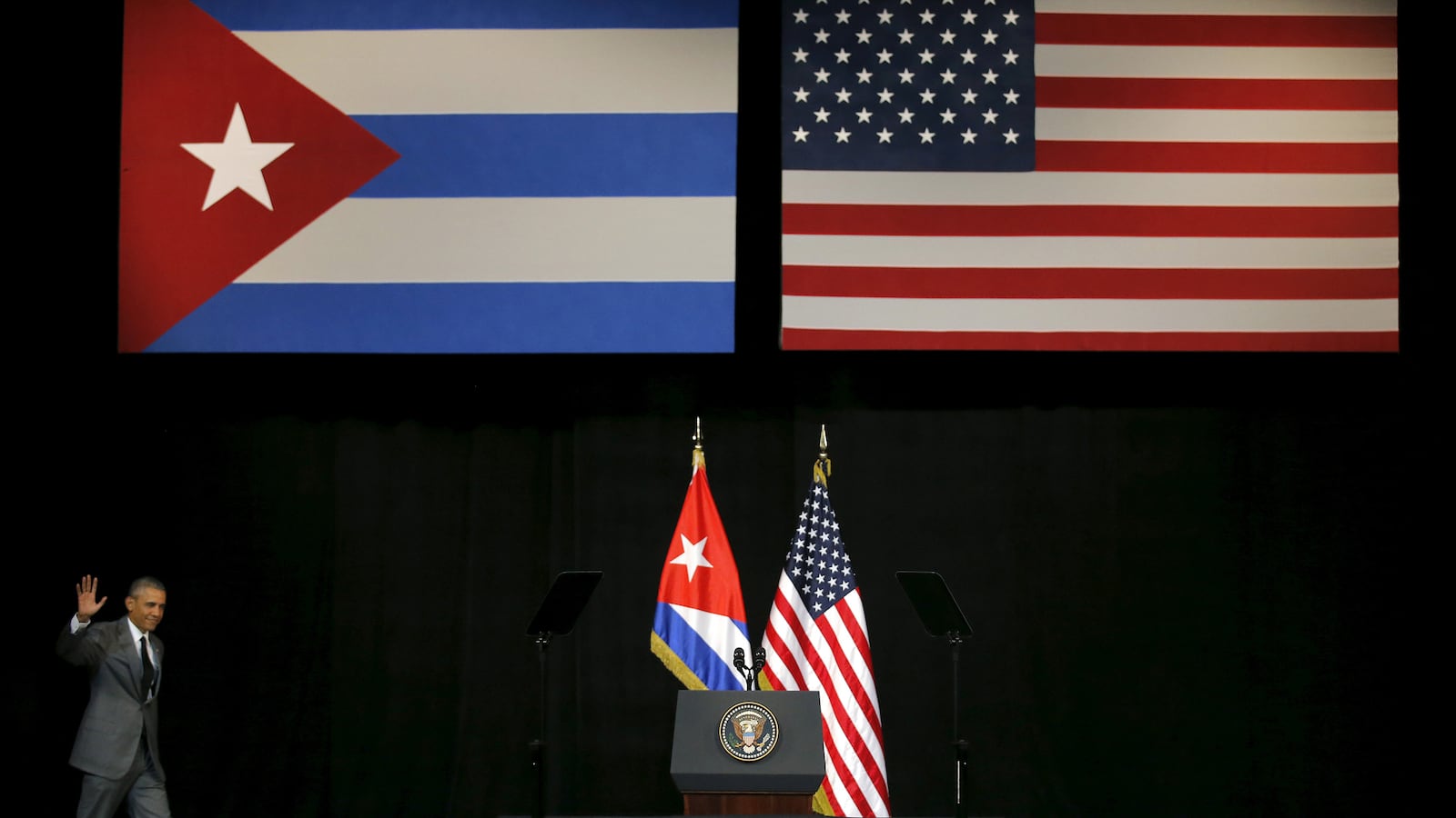 galleries/2016/03/21/obama-family-begins-historic-cuba-visit-photos/160322-obama-cuba-01_udd21d