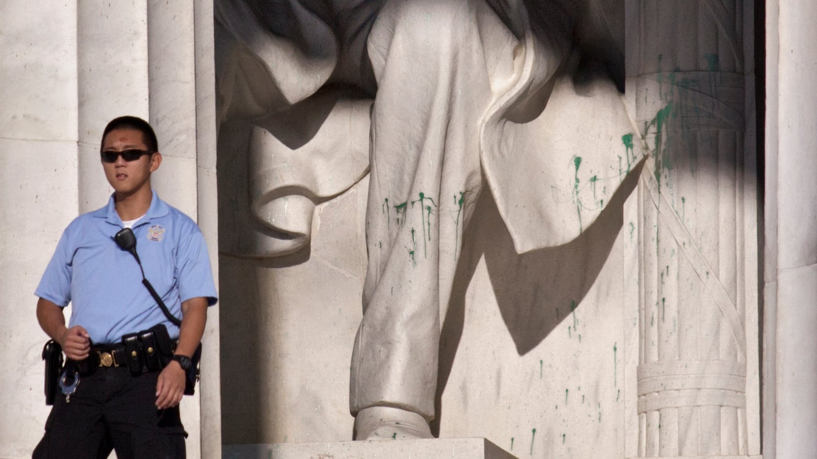 cheats/2013/07/29/women-arrested-in-d-c-vandalism/130726-defaced-monuments-lincoln_jmoshb