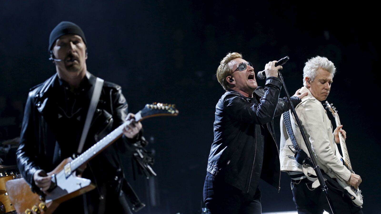 cheats/2015/12/06/u2-returns-to-paris-after-terror-attacks/151206-u2-returns-to-paris_faevxx