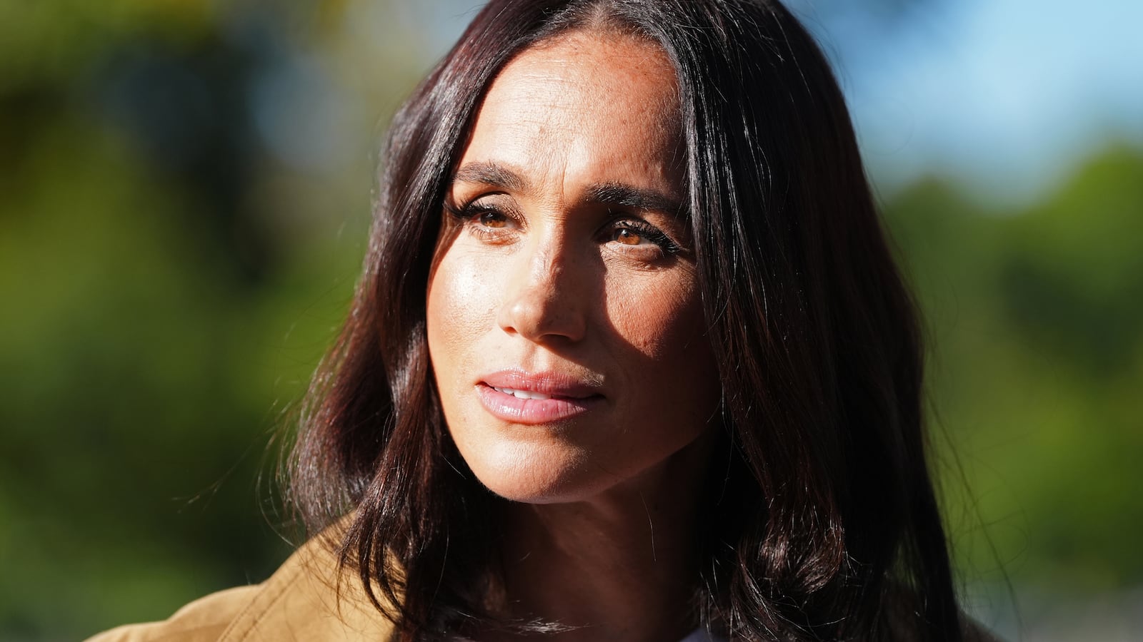 MELBOURNE, AUSTRALIA - APRIL 16: Meghan, Duchess of Sussex, takes part in the Scar Tree Walk on day three of the royal trip along with Prince Harry, Duke of Sussex on April 16, 2026 in Melbourne, Australia. The Scar Tree Walk is a journey connecting traditional and contemporary Aboriginal cultures and histories of the Kulin Nation. The Duke and Duchess of Sussex are on a four-day visit to Australia, with engagements across Melbourne, Canberra and Sydney. (Photo by Jonathan Brady-Pool/Getty Images)