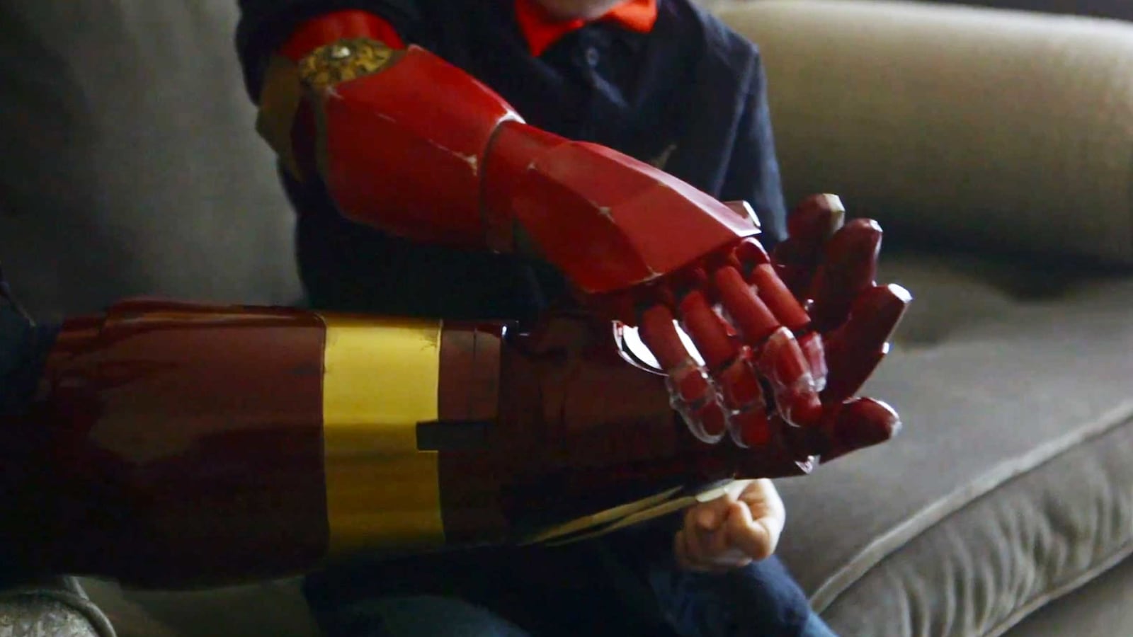articles/2015/03/14/iron-man-meets-a-bionic-fan-a-kid-beats-a-tennis-pro-and-more-viral-videos/150314-week-in-viral-tease_uomcgu