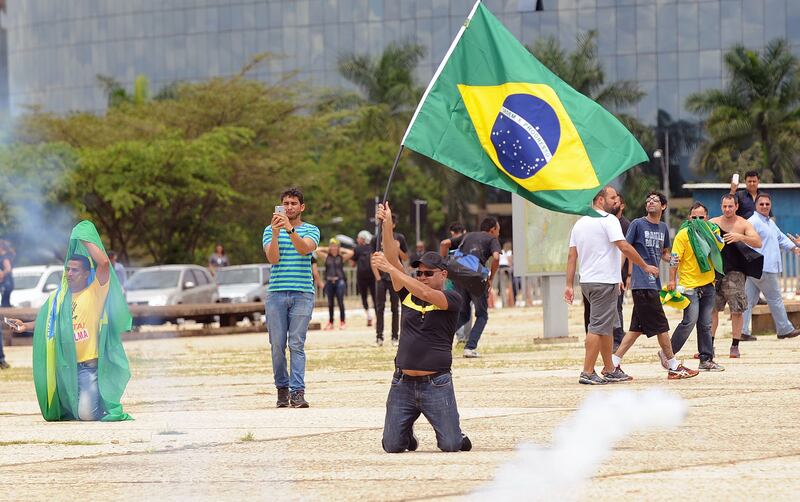 galleries/2016/03/17/massive-protests-rock-brazil-photos/160317-brazil-protest-02_nanqeh