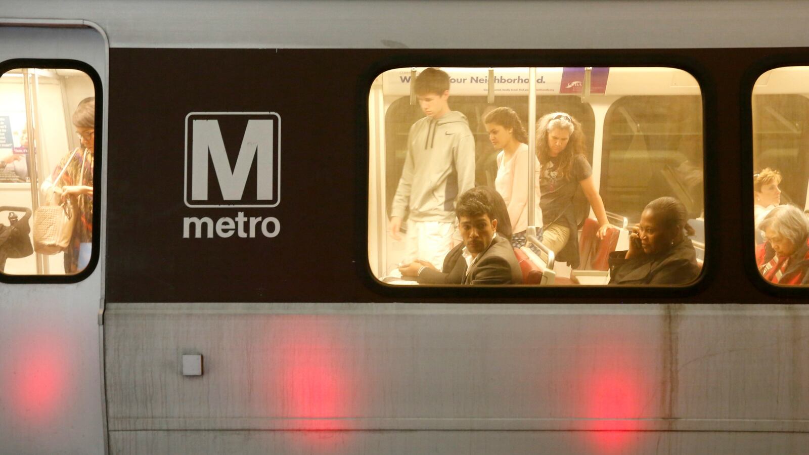 cheats/2016/01/21/d-c-metro-to-shut-down-all-weekend/160121-snow-dc-metro-cheat_wilfgl