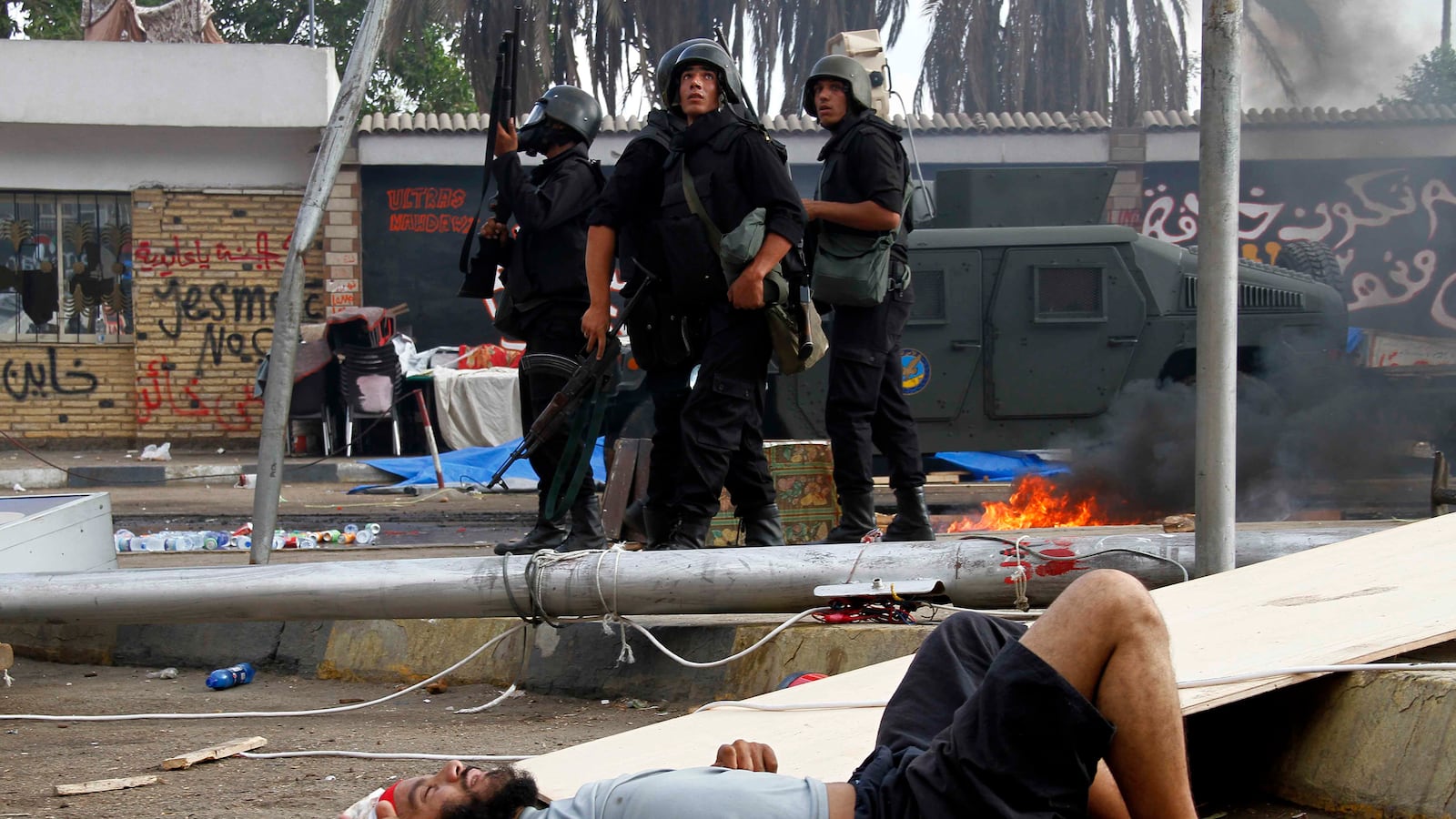 cheats/2013/08/14/egyptian-security-forces-storm-pro-morsi-sit-ins/130814-egypt-clearing-cheat_qle0hi