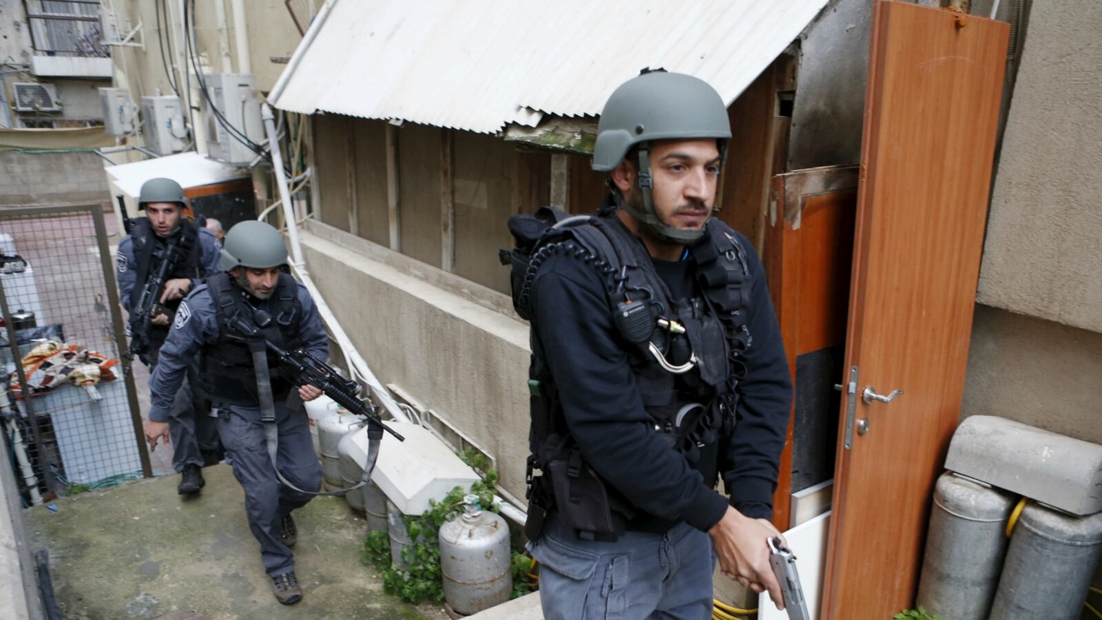 cheats/2016/01/01/2-killed-manhunt-underway-in-tel-aviv/160101-TelAviv-cheat_vqskrc