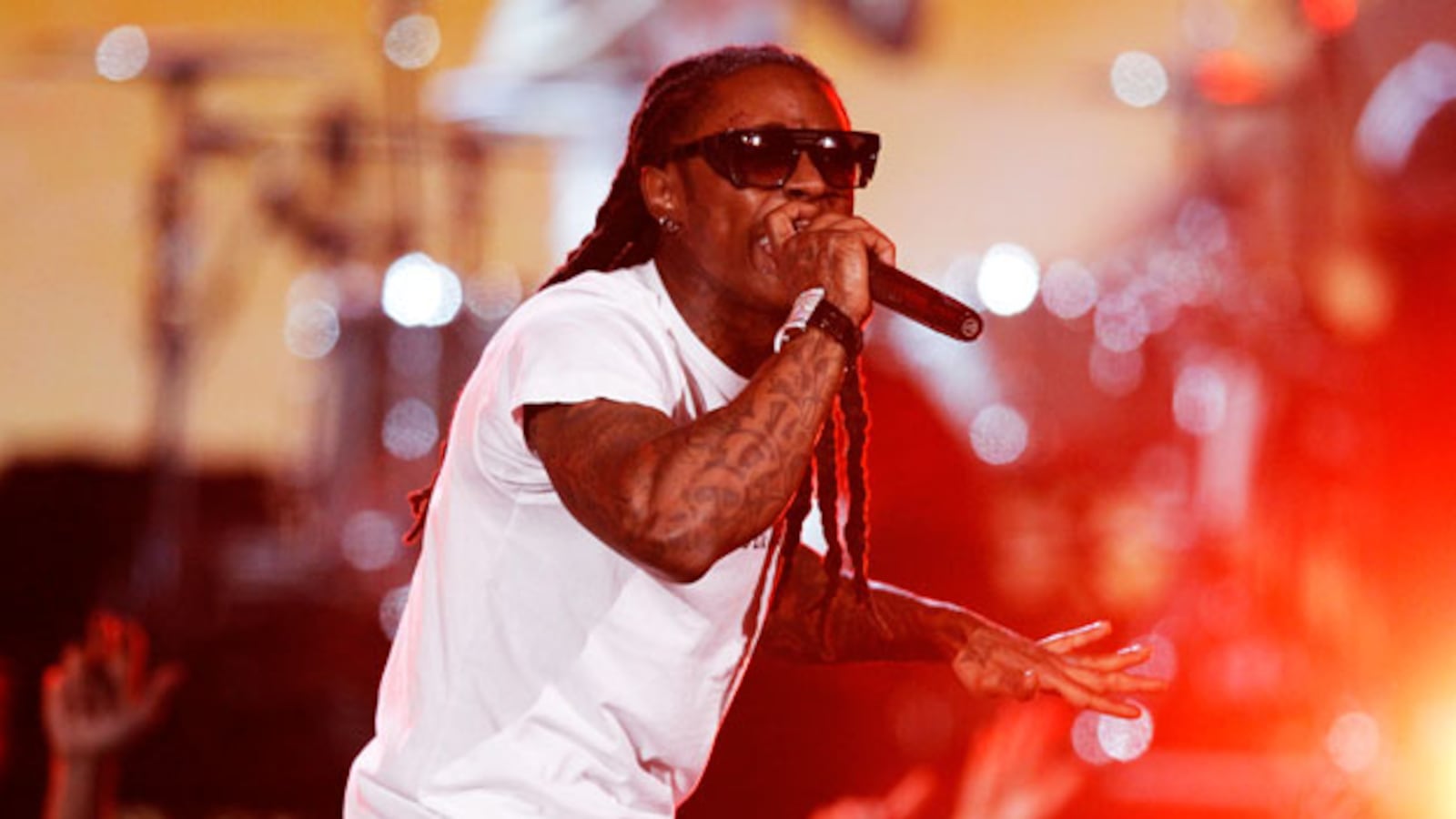 cheats/2012/09/27/lil-wayne-breaks-elvis-record/wic---lil-wayne_fpeiuz