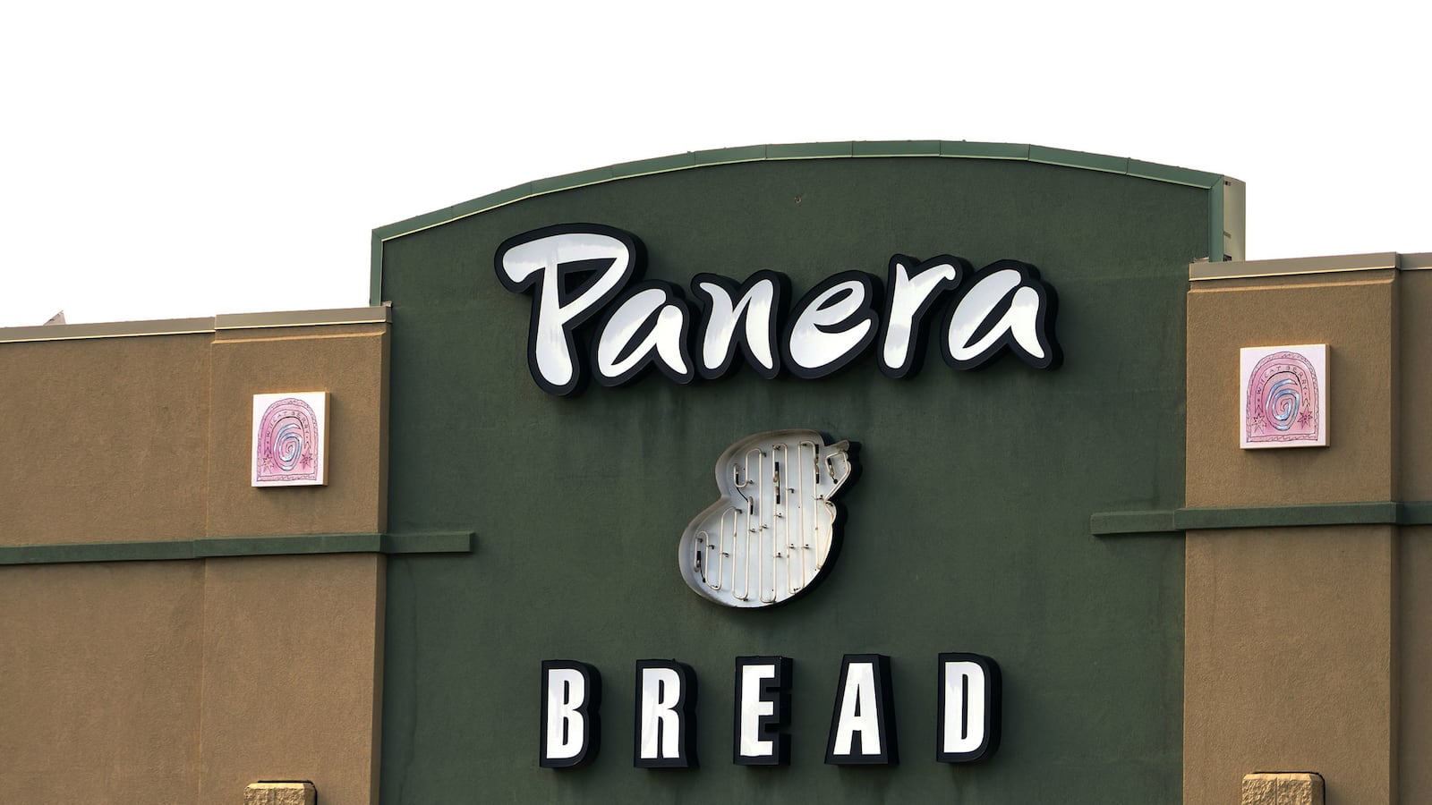 cheats/2015/05/05/panera-to-cut-150-artificial-ingredients/150505-panera-bread-cheat_bhxa8z