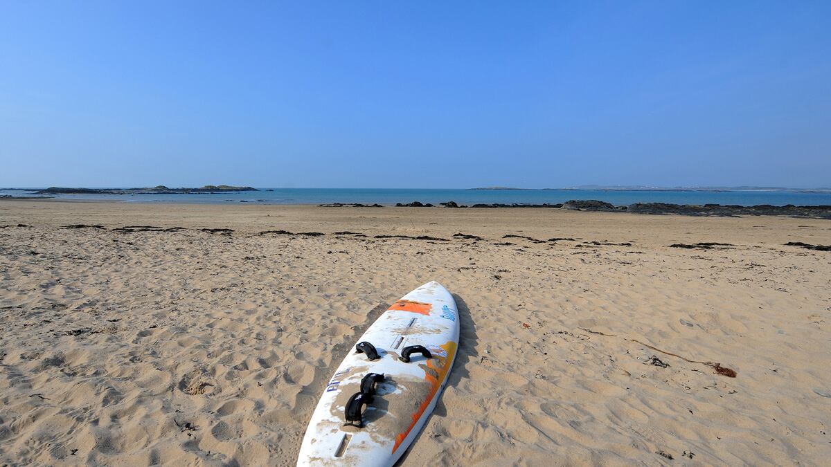 articles/2012/03/29/nudist-beach-near-william-and-kate-s-home-wants-official-recognition/nudist-beach-royalist_xfq0eo