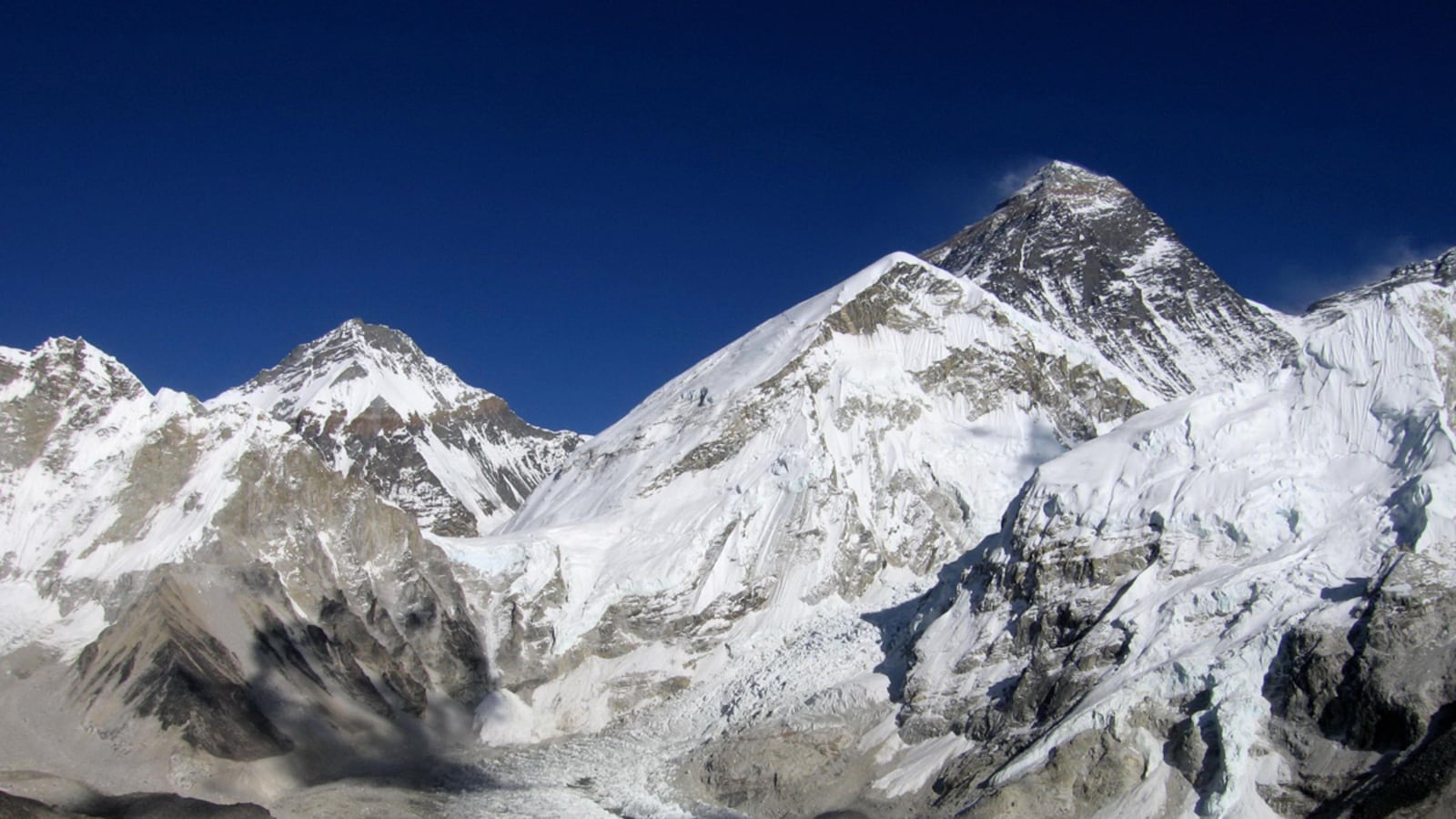 articles/2011/11/03/wade-davis-talks-about-his-everest-book-heroism-world-war-i/everest-wade-davis-verger_gxjok7