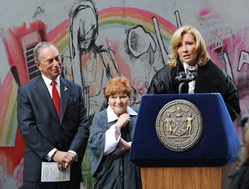 articles/2009/11/11/emma-thompsons-traffic-stop/goldstein-thompson-human-trafficking---gallery-launch_wcj2rd