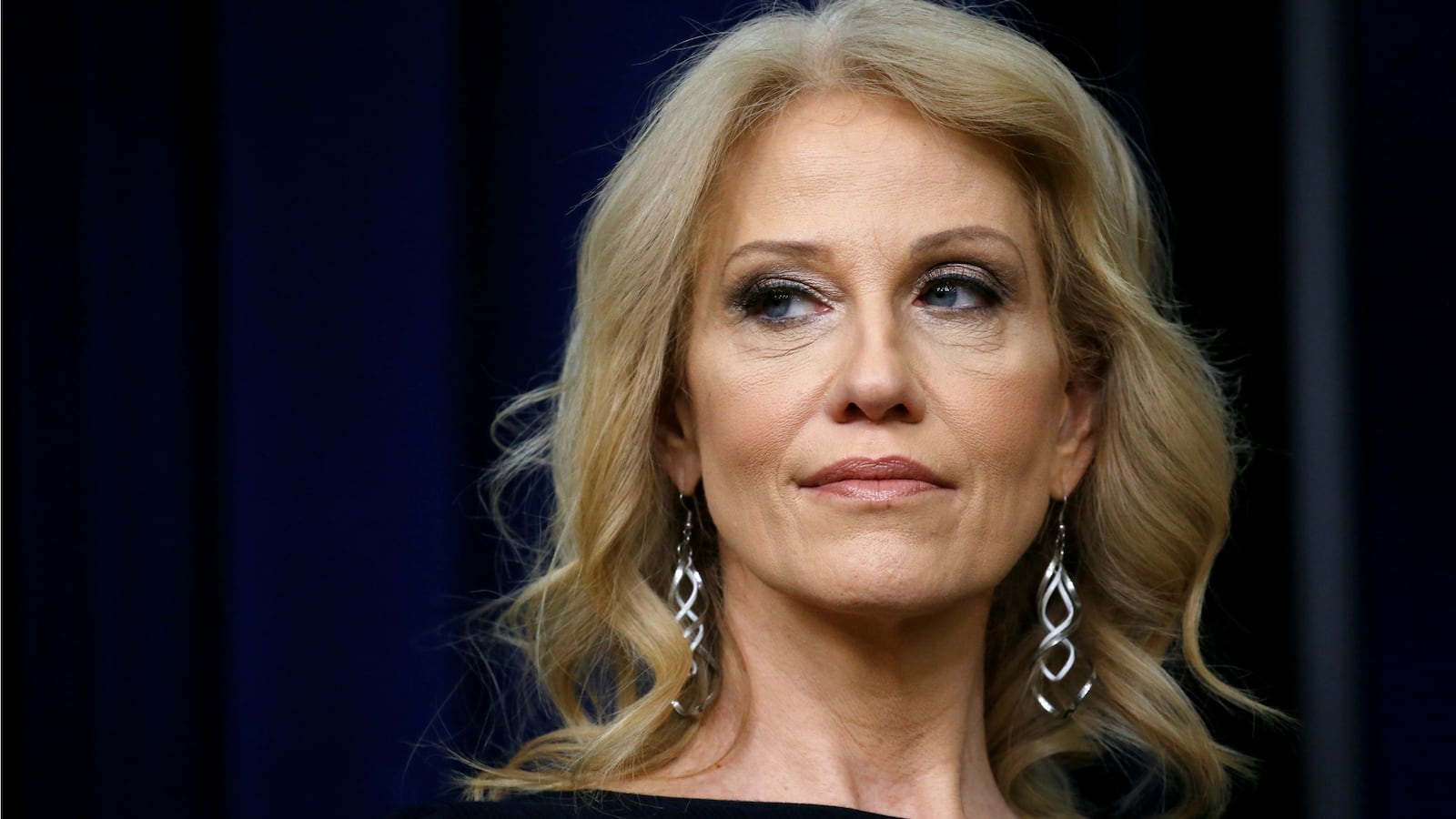 180401-kellyeanne-conway-wh-leaks-cheat_i10gdj