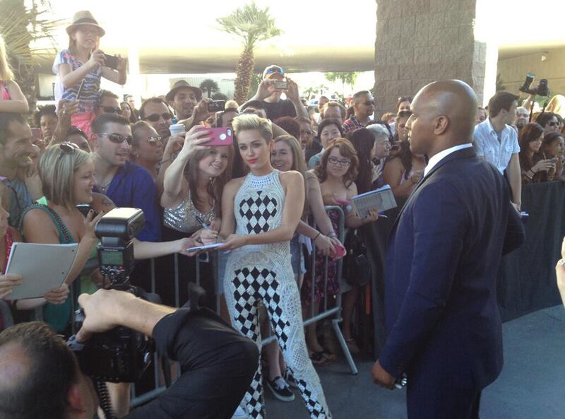 galleries/2013/05/26/harry-styles-jessica-alba-more-celebrity-twitter-pictures-photos/130520-twitpics-cyrus_ouatju