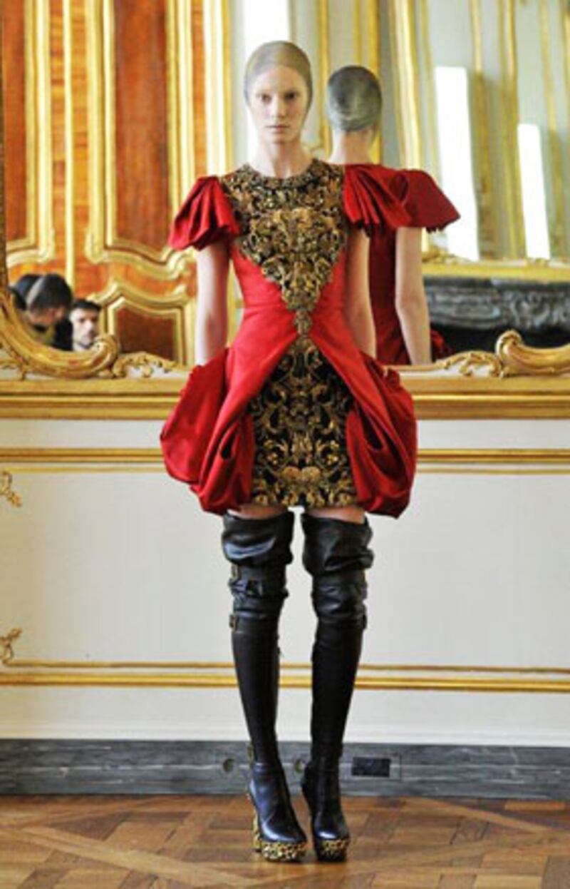 galleries/2010/03/09/alexander-mcqueen-s-last-collection/murphy-mcqueen-paris---9_d53zk4