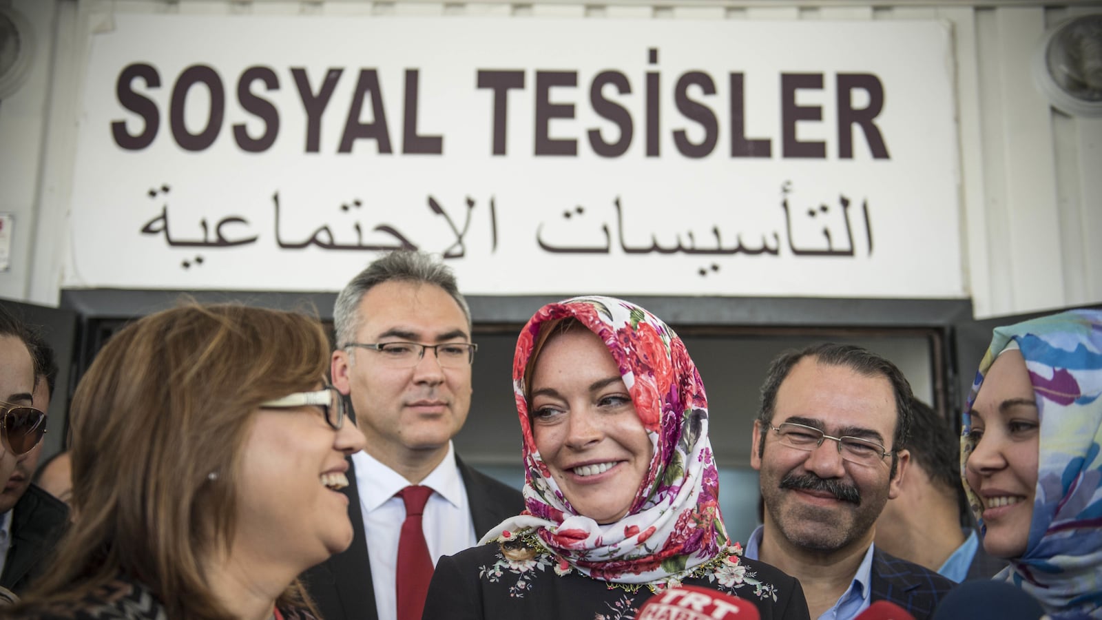 articles/2017/01/16/lindsay-lohan-may-have-converted-to-islam-because-of-course/170115-zimmerman-lindsay-lohan-embed_ybrsim