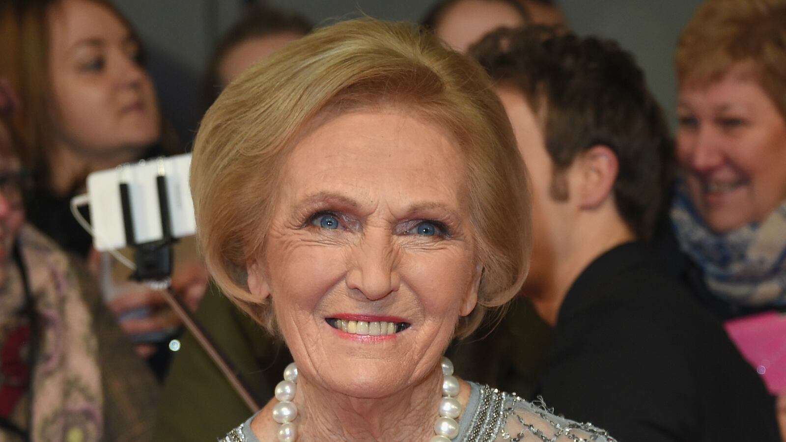 bbc-cooking-chef-mary-berry_zklbvb