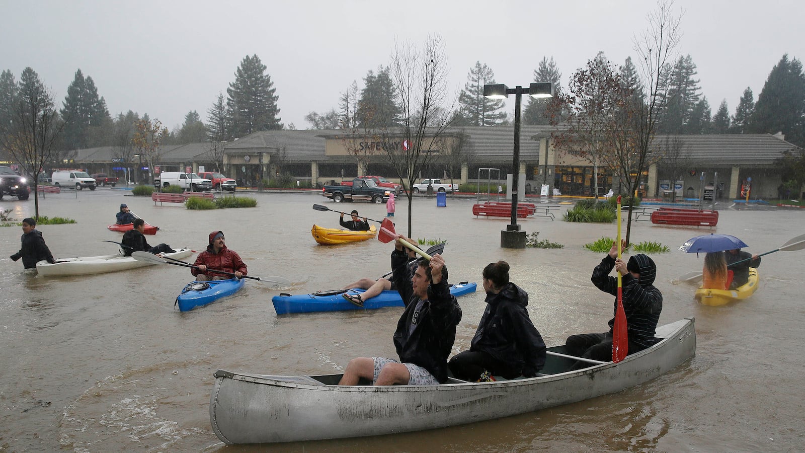 galleries/2014/12/12/pineapple-express-slams-california-photos/141212-cali-storm-01_fmpc0g