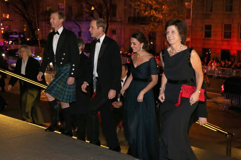 articles/2014/12/10/kate-and-william-s-glamorous-2m-new-york-send-off/kate-dinner2_ouvrw4