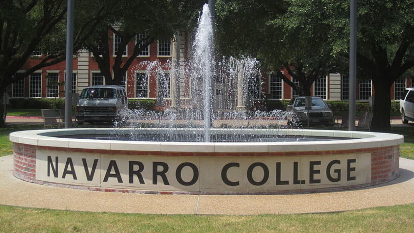 800px-Navarro_College_sign__Corsicana__TX_IMG_0652_uz2htn