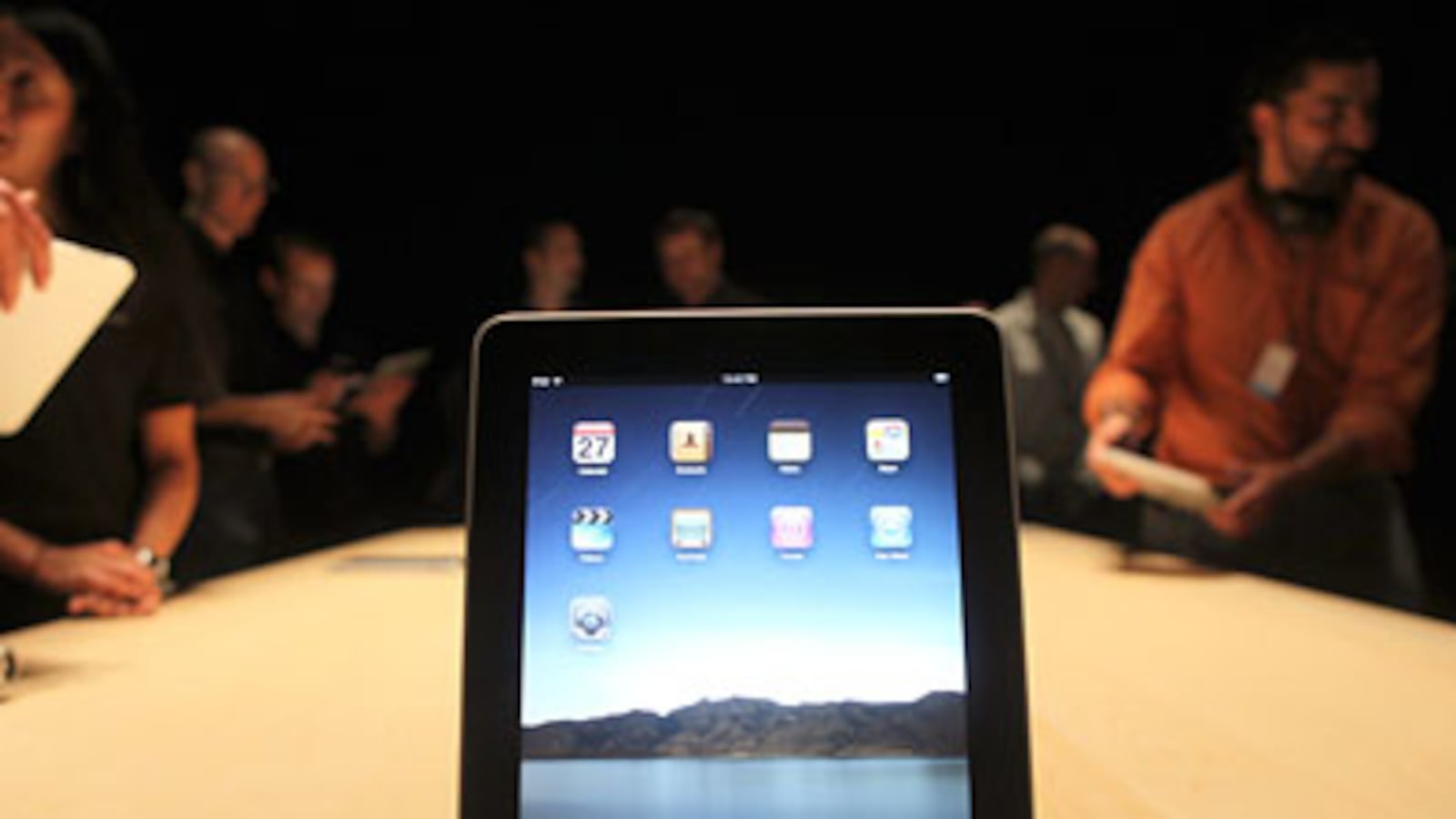 cheats/2010/04/05/apple-doesnt-sell-out-of-ipads/ipad-review_92165_uqemdr