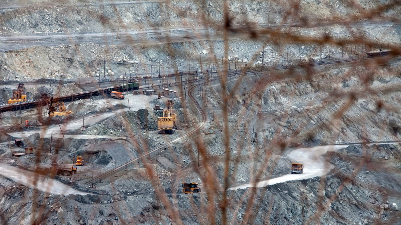 articles/2013/12/01/russia-s-monotown-of-asbest-the-town-asbestos-built/131127-asbest-russia-nemtsova-tease_fadoiq