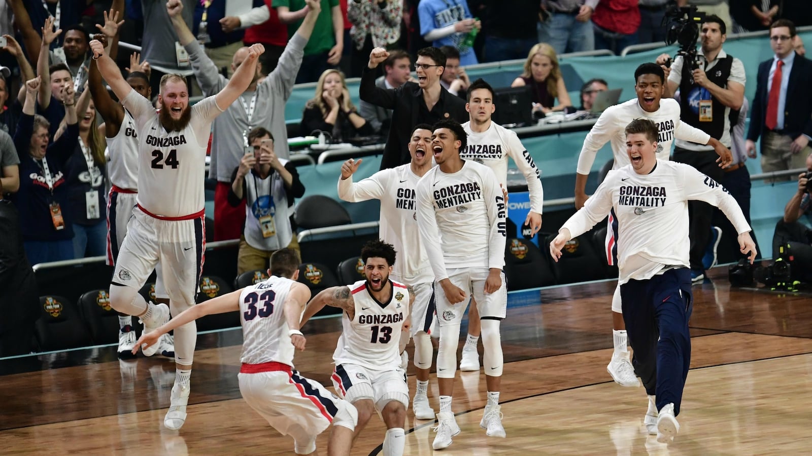 cheats/2017/04/02/gonzaga-north-carolina-advance-to-ncaa-championship-game/170402-gonzaga-unc-cheat_cabvht