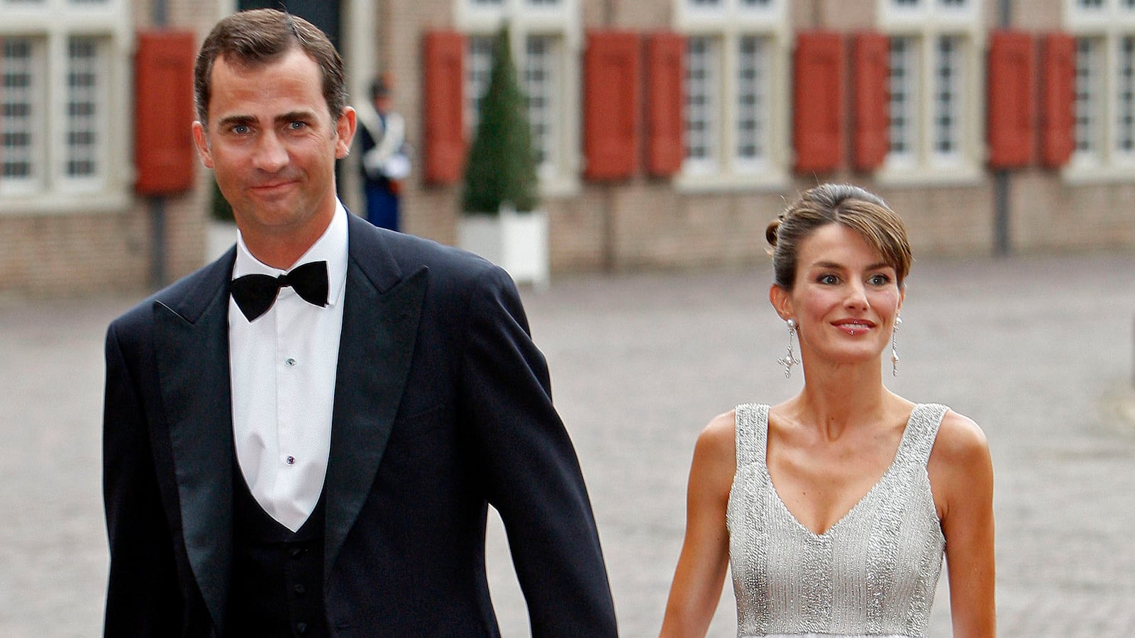 articles/2014/08/18/will-scandal-sink-the-spanish-royal-family/140818-sykes-spanish-royals-tease-noswipe_d13xxo