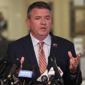 2022-11-12T010906Z_1397538495_RC2ZJX9GOB8J_RTRMADP_3_USA-ELECTION-ARIZONA_qlvhyc