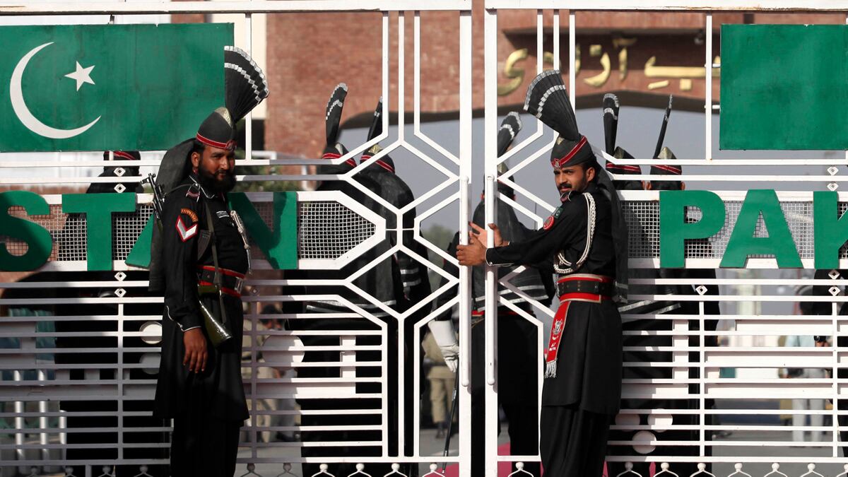 cheats/2011/11/02/pakistan-makes-nice-with-india/pakistan-normalize-trade-with-india-cheat_qe4unl