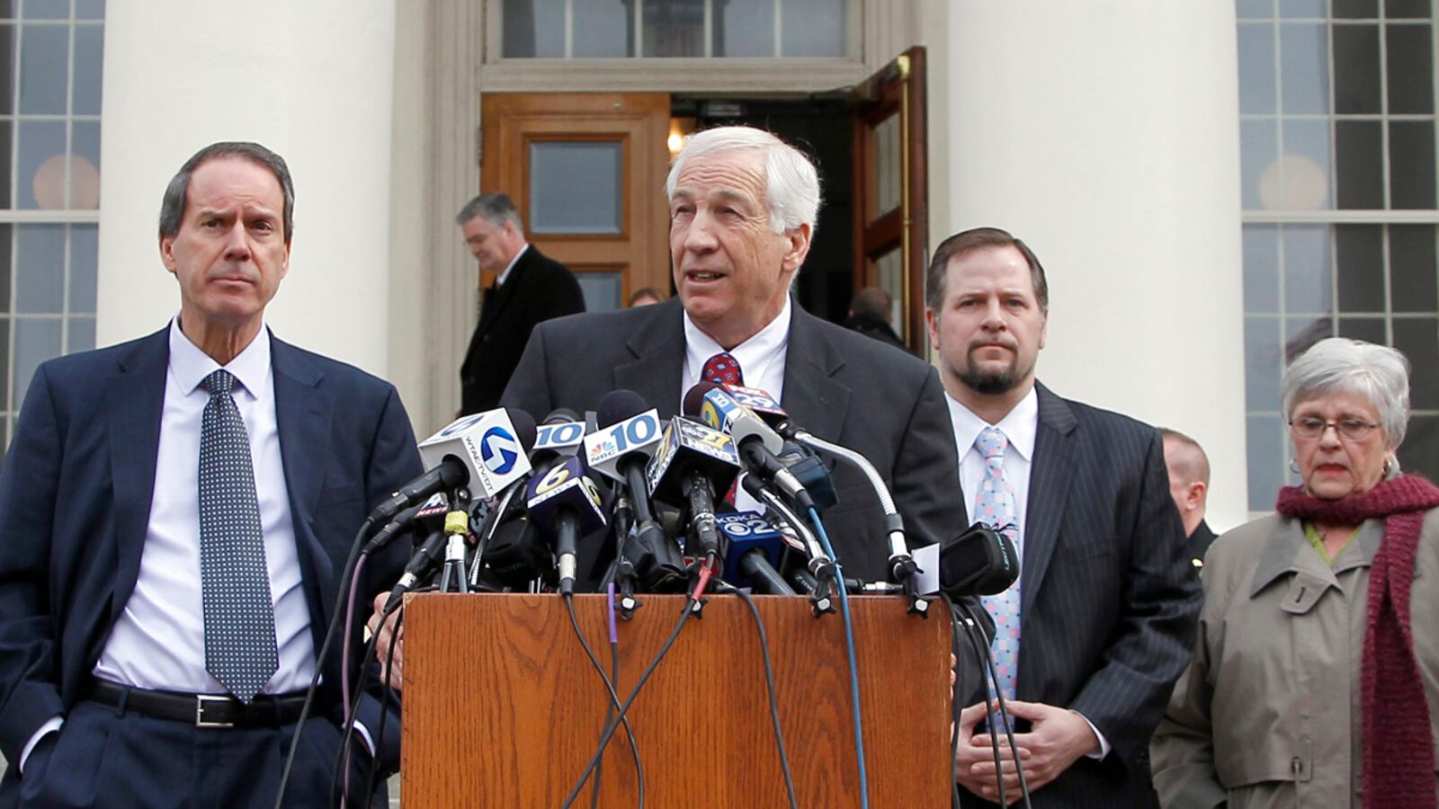 cheats/2012/03/02/feds-focus-on-penn-state-cover-up/jerry-sandusky-penn-state-feds-investigate-cover-up-cheat_hbqpvh