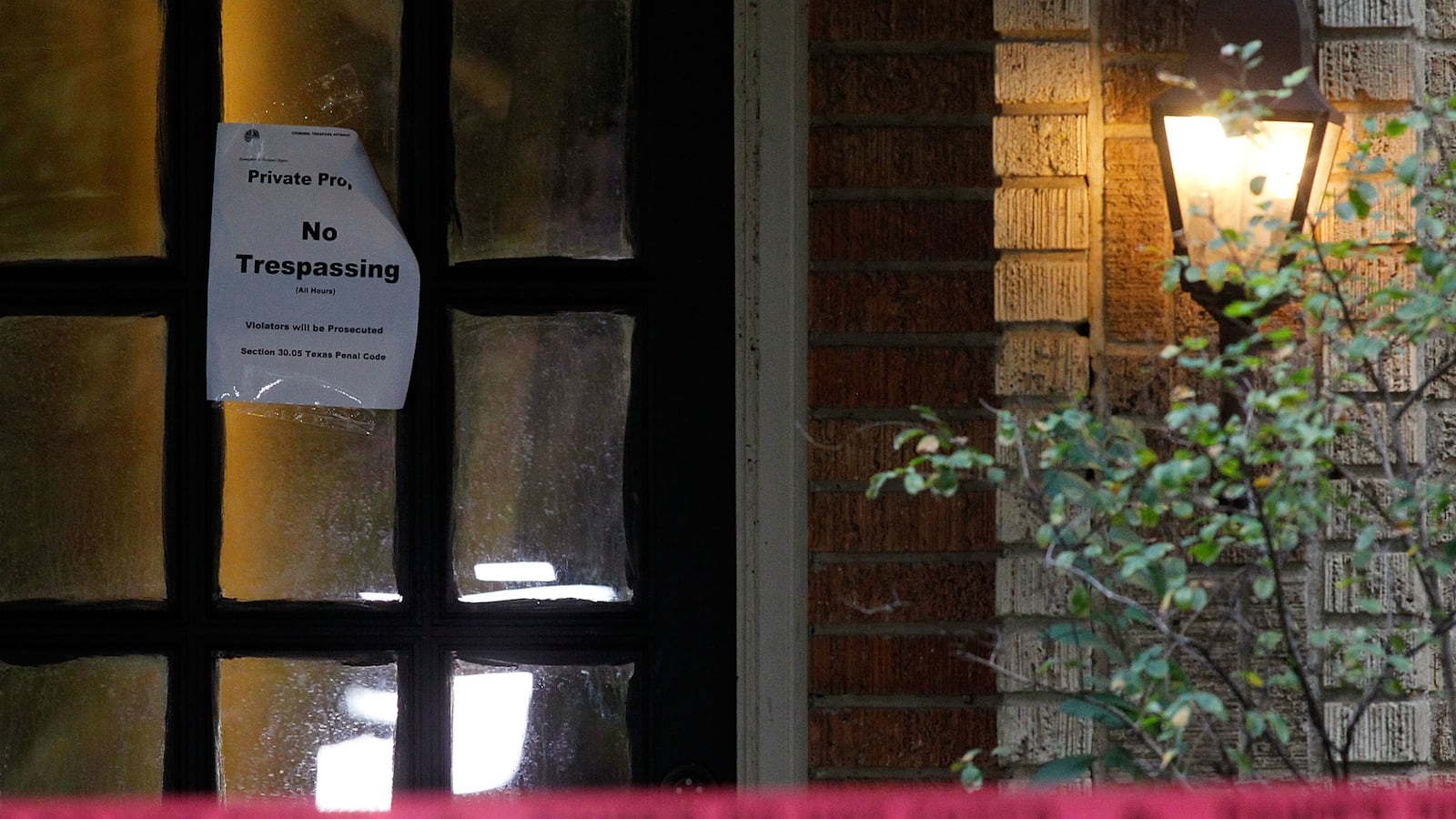 cheats/2014/10/13/dallas-nurse-with-ebola-gets-survivor-s-blood/141013-dallas-ebola-cheat_eaje6m