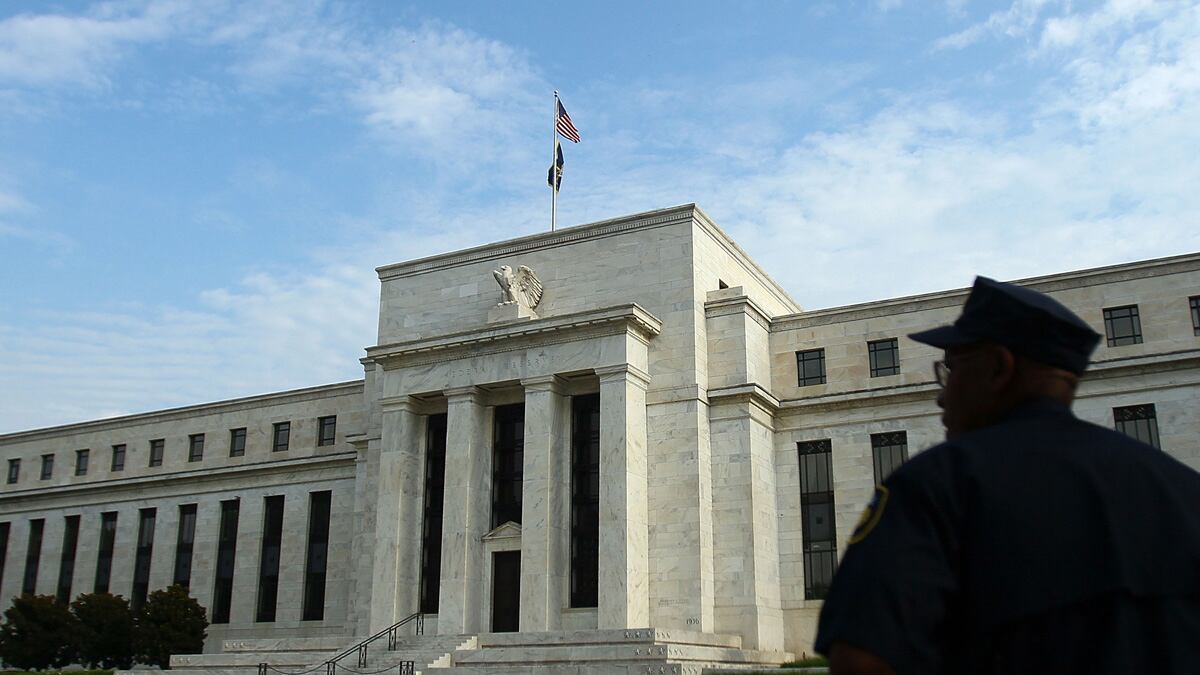 cheats/2012/11/28/fed-economic-growth-steady/federal-reserve-buys-bonds-cheat_yvnhri