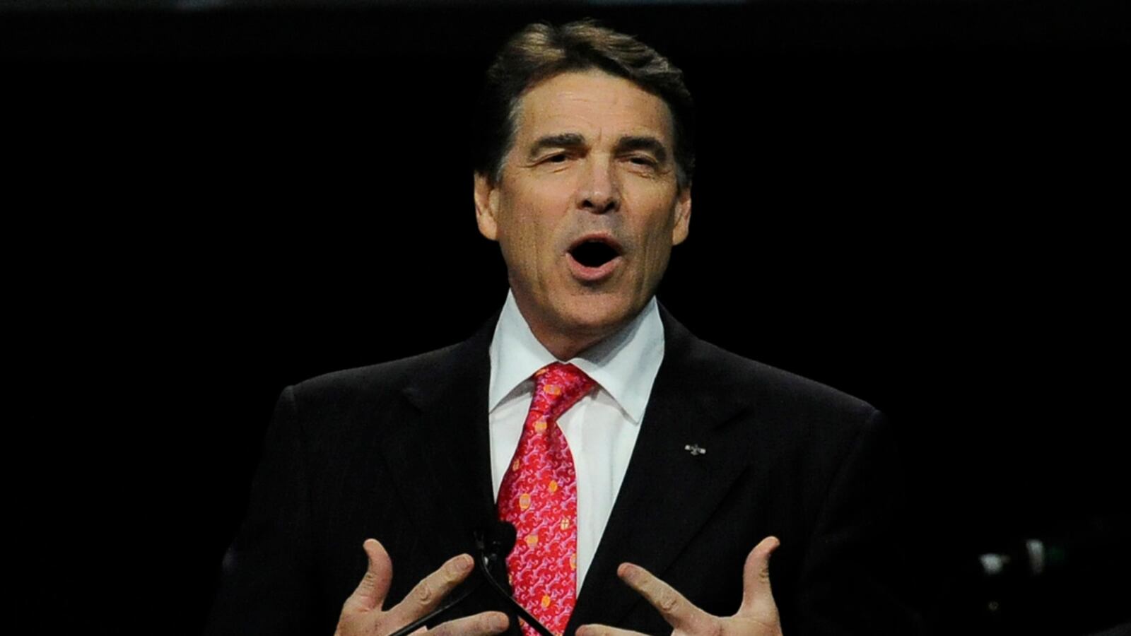 articles/2011/08/12/rick-perry-benefits-in-iowa-gop-debate-from-michelle-bachmann-pile-on/gop-debate-wrap-rick-perry-powers_rccytg