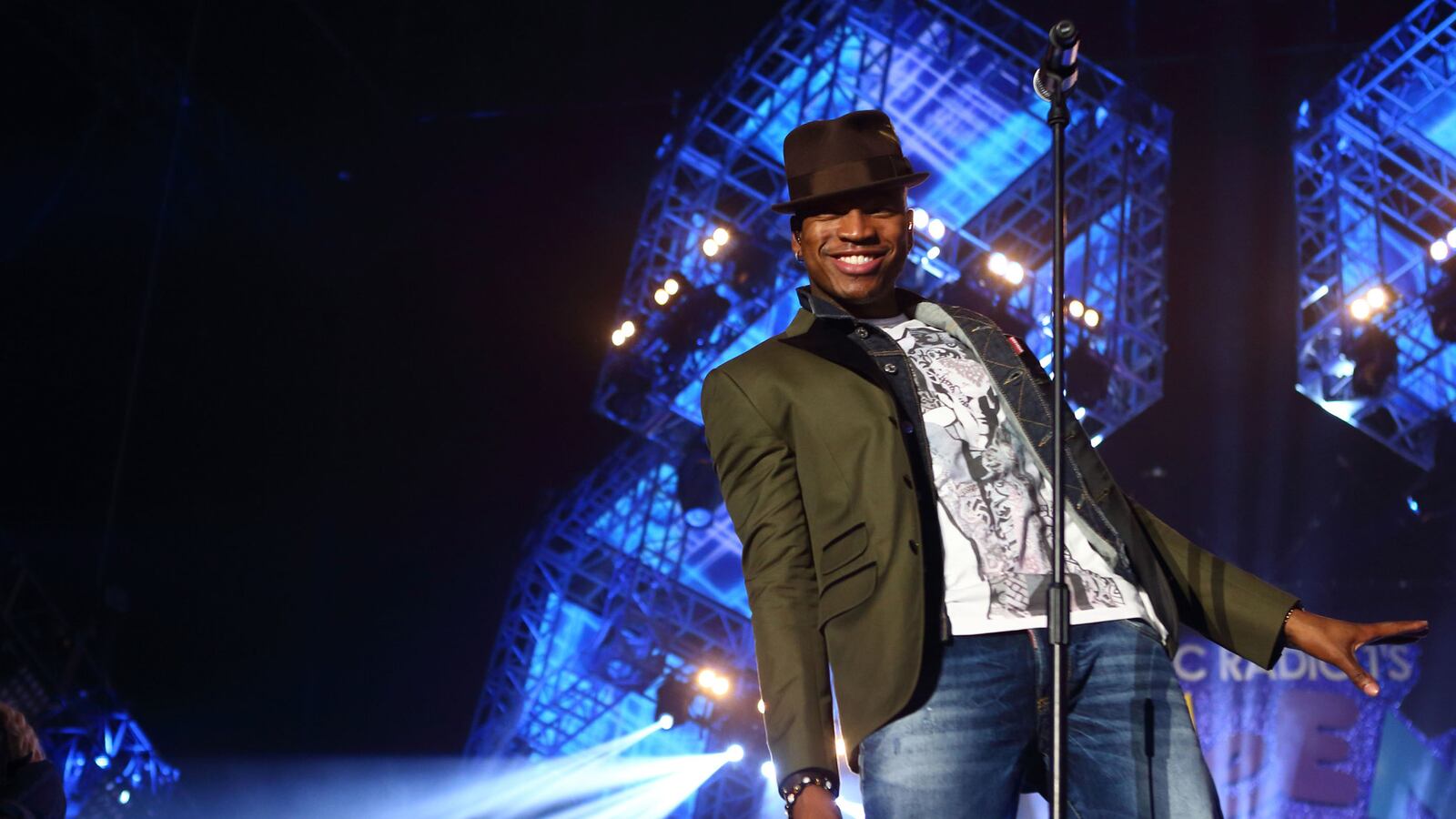 articles/2012/11/11/ne-yo-on-internet-pirates-and-his-new-album-r-e-d/ne-yo-samuels-tease_yv8dyz