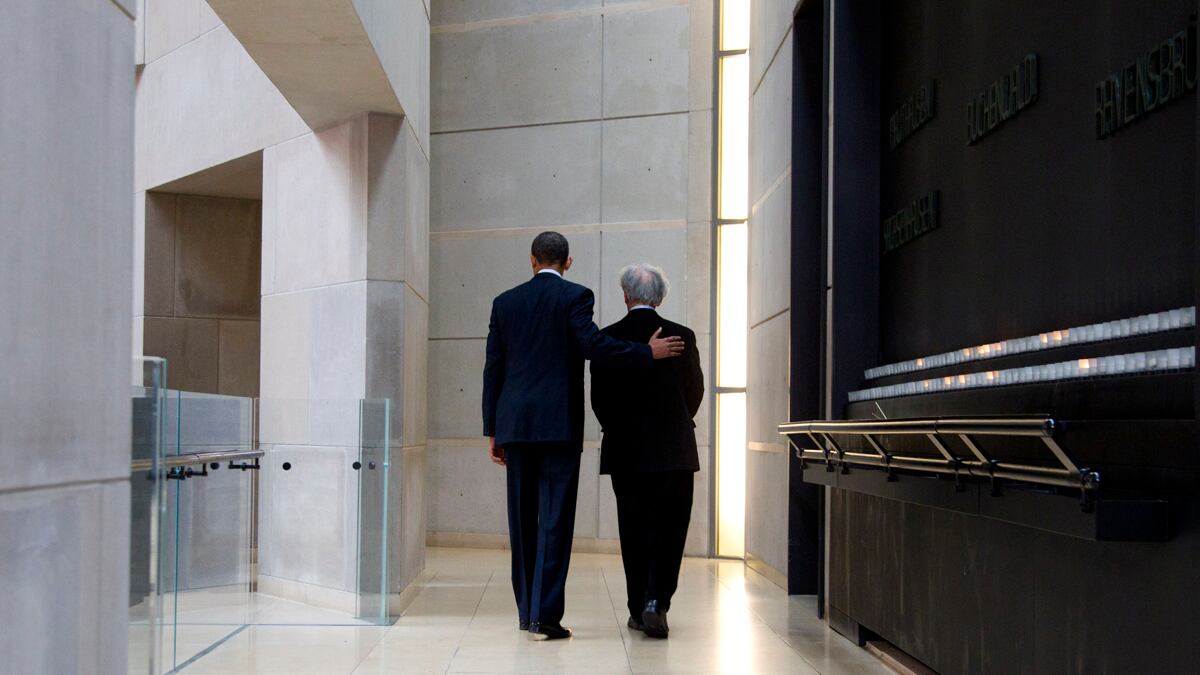 articles/2012/04/24/michael-tomasky-on-obama-s-problem-with-jewish-voters-in-november/obama-holocaust-museum-tomasky_qtshqc