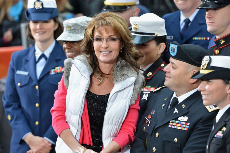 articles/2013/11/13/sarah-palin-s-battleground-book-tour-for-good-tidings-and-great-joy/131112-freedlander-palin-book-tease_bmf5im